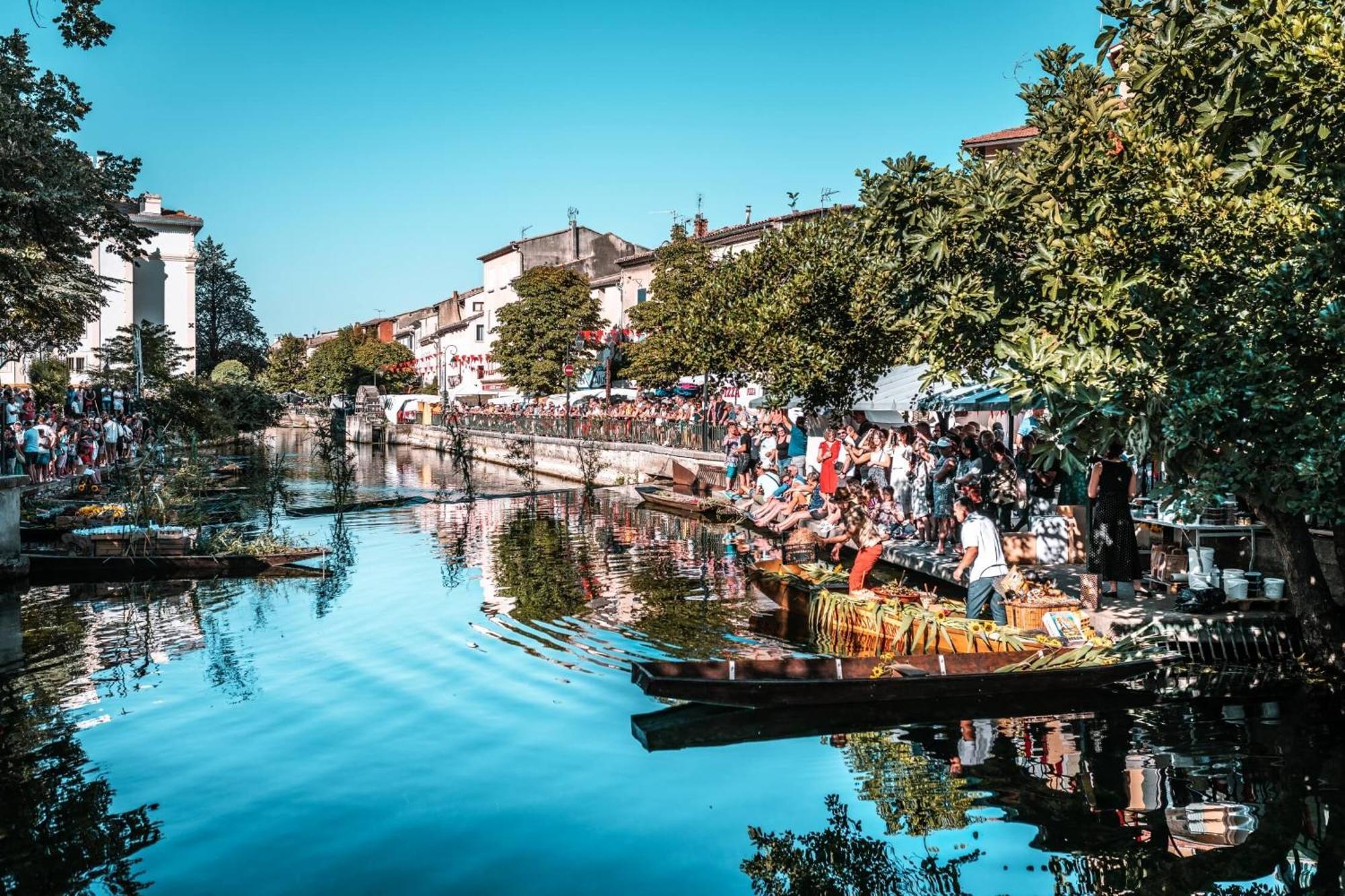 Un Petit Nid Au Bord De La Sorgue Apartamento LʼIsle-sur-la-Sorgue Exterior foto
